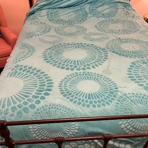 Full/Queen Comforter New Condition